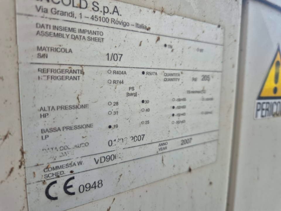 Prodajem plusnu italijansku hladnjacu velicine 23x25 m