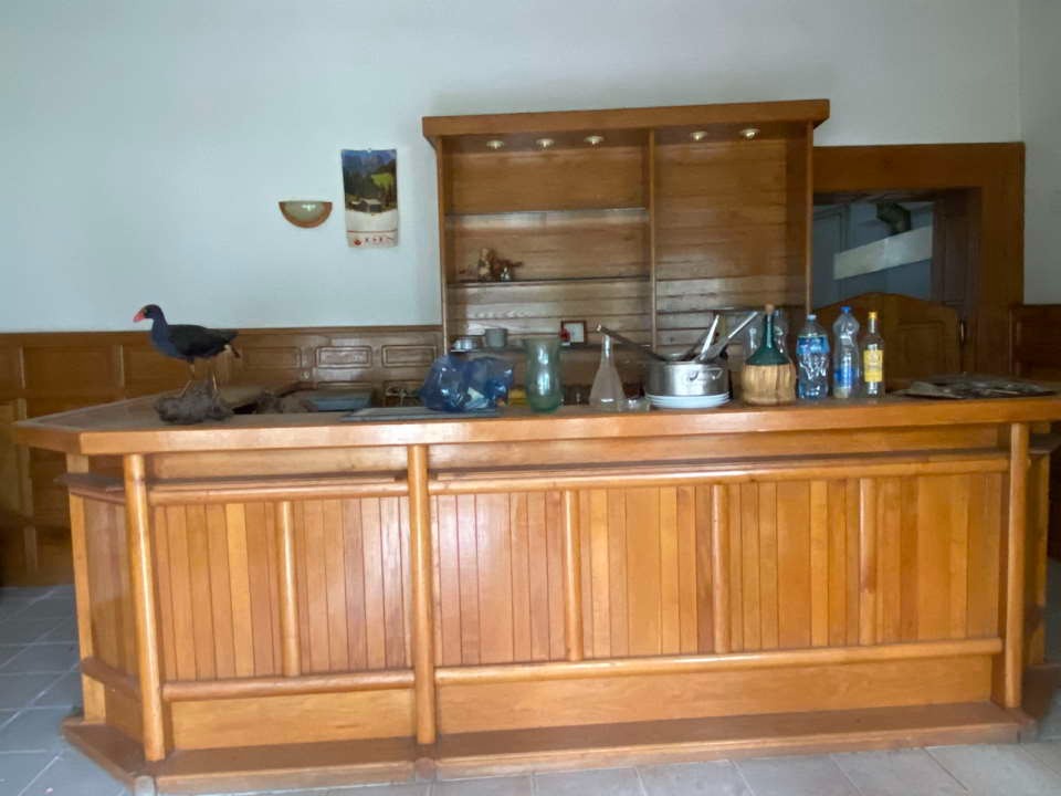 Šank, vitrina, rashladna vitrina I luster  