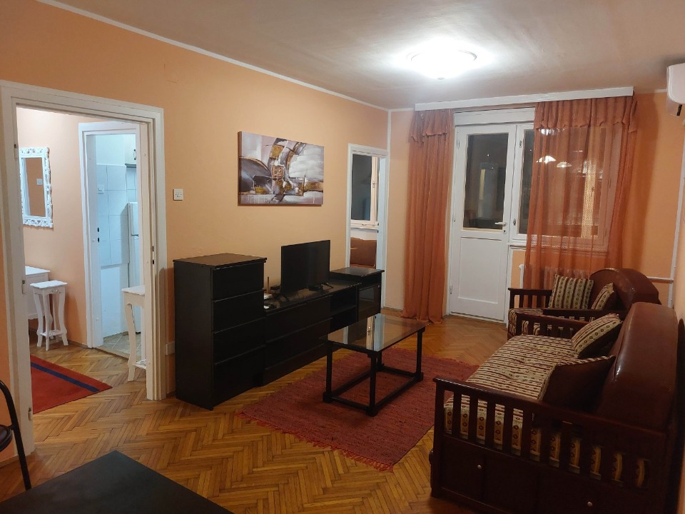 Izdajem stan kod hotela Srbija-Beograd