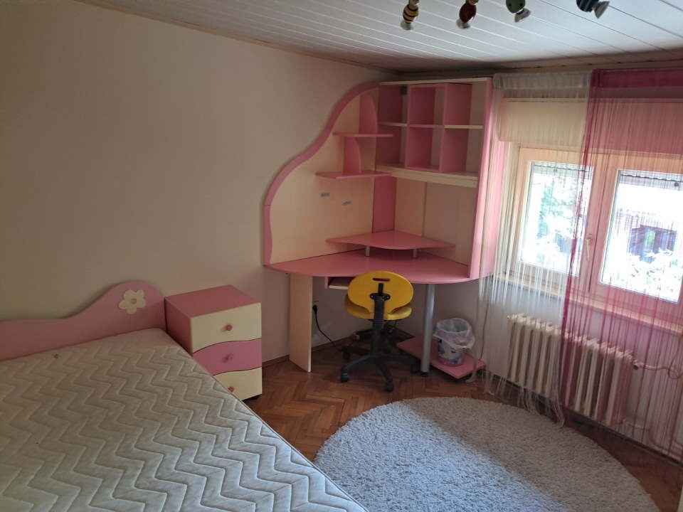 Izdajem sobu na Bežanijskoj Kosi, Novi Beograd  