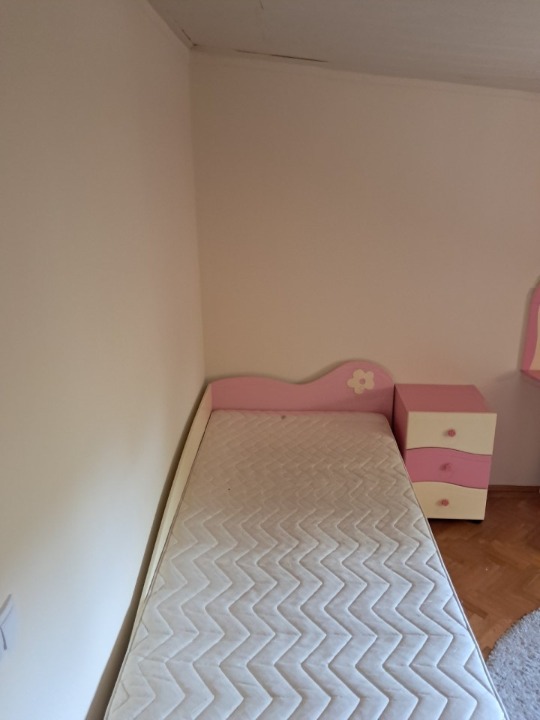 Izdajem sobu na Bežanijskoj Kosi, Novi Beograd  