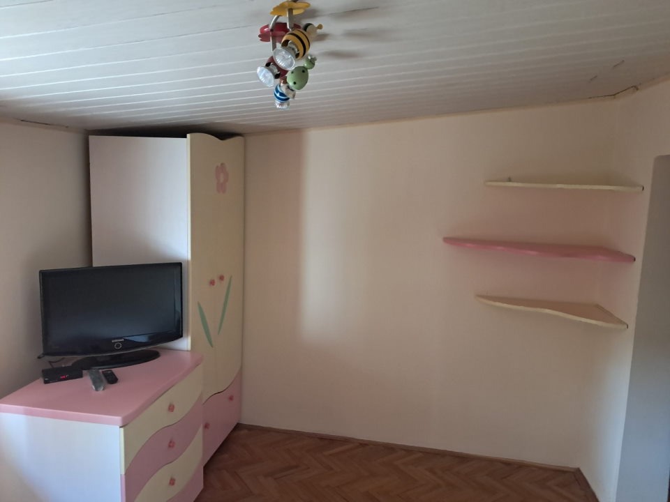 Izdajem sobu na Bežanijskoj Kosi, Novi Beograd  