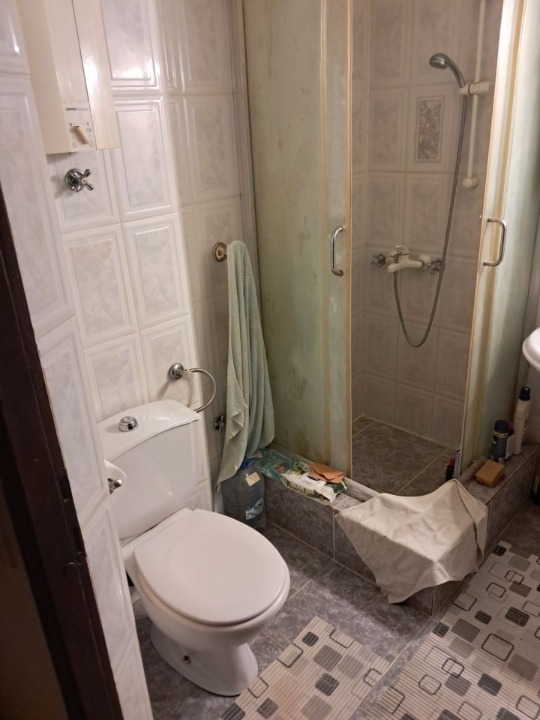 Izdajem sobu na Bežanijskoj Kosi, Novi Beograd  