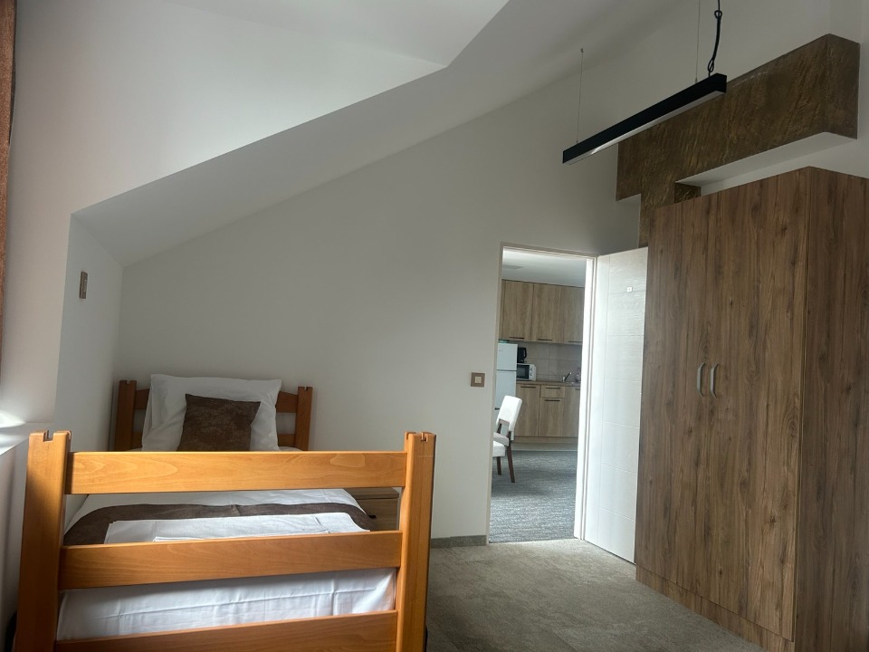 Izdajem sobe u Borči - hostelski tip smeštaja