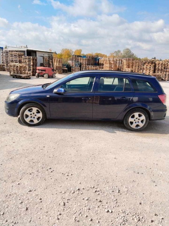 Opel astra katavan. 2006. god 