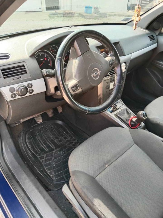 Opel astra katavan. 2006. god 