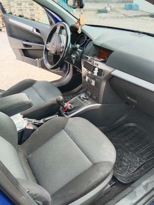 Opel astra katavan. 2006. god 