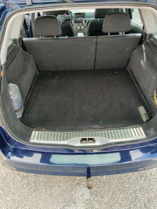 Opel astra katavan. 2006. god 