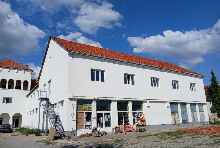 Poslovno-stambena zgrada u Titelu