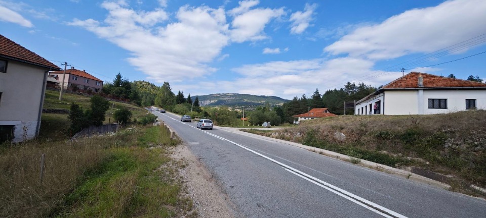 Prodajem poslovno-stambeni objekat Nova Varos-Negbina