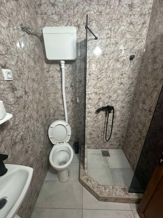 Lepa nova brvnara u Vrdniku se izdaje na dan ili vise