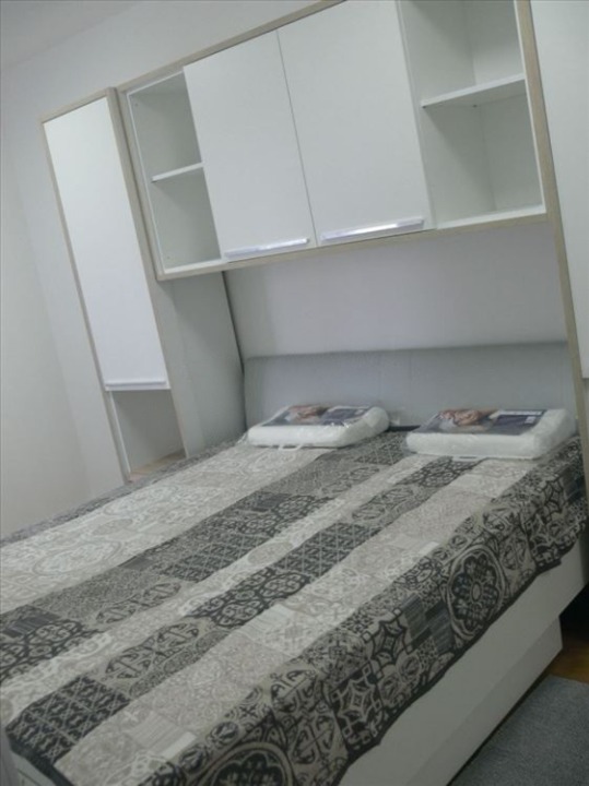 Izdajem nov dvosoban stan na Autokomandi-Beograd