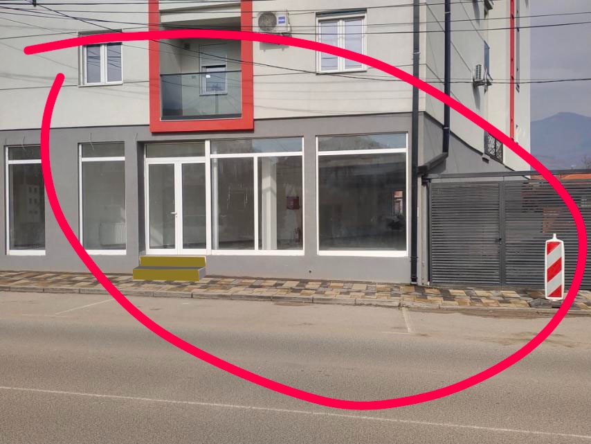 Izdaje se lokal od 180m2 u Vranju