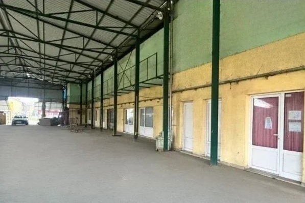 Izdaje se poslovni i magacinski prostor u Backoj Palanci