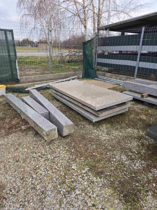 Prodajem granitne i mermerne  ploce 20 m3   