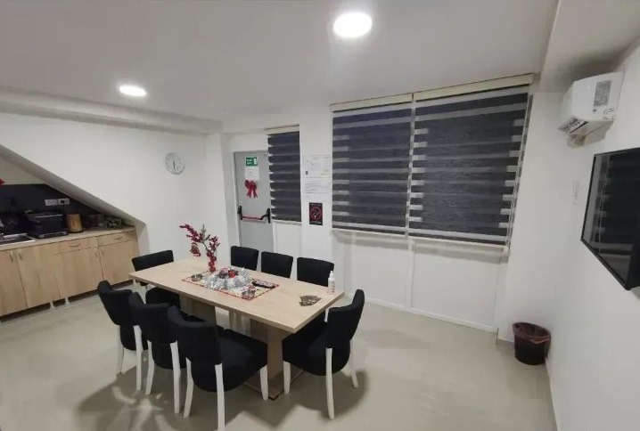 Hotel u samom centru Odzaka-9 jedinica+oprema gratis
