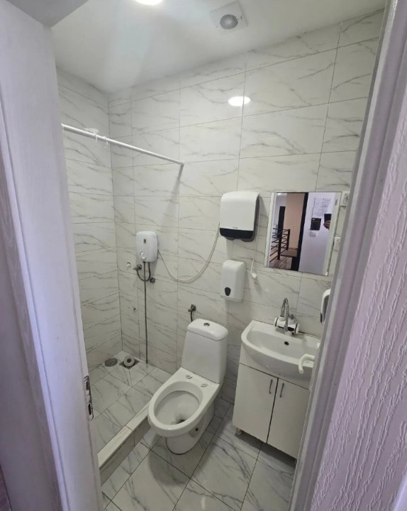 Hotel u samom centru Odzaka-9 jedinica+oprema gratis