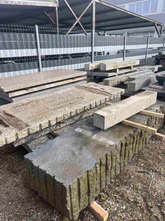 Prodajem granitne i mermerne  ploce 20 m3  