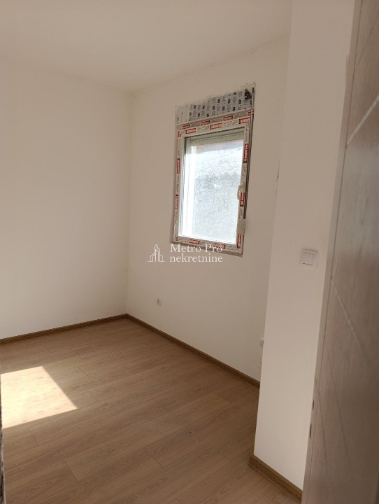 Borča, JNA – 2,5s stan 49m² + dvorište 30m², prizemlje, novogradnja