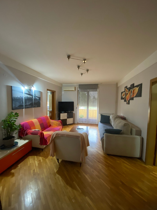 IZDAJE SE STAN – PRVOMAJSKA, ZEMUN - 600e