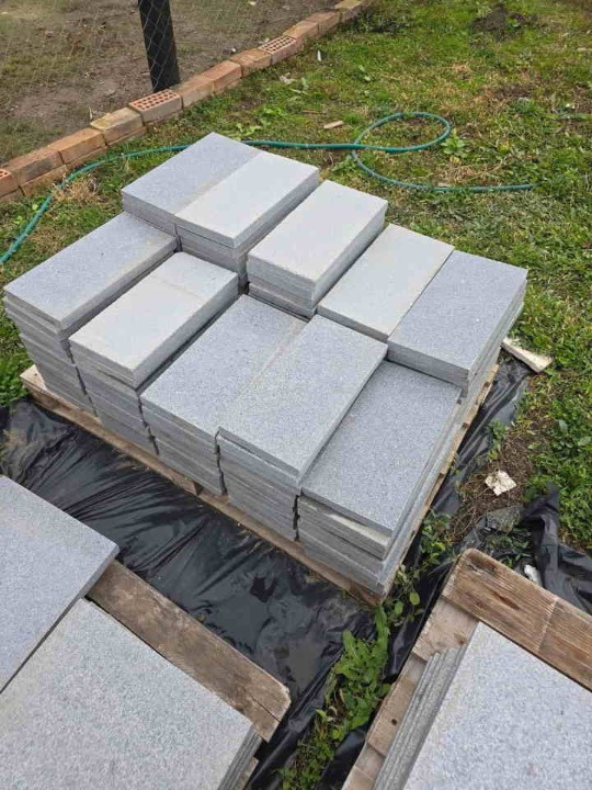 Velika rasprodaja granitnih  ploca 50  m3 I granitnih plocica 200 m2 