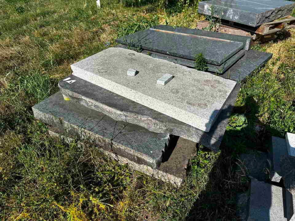 Velika rasprodaja granitnih  ploca 50  m3 I granitnih plocica 200 m2 