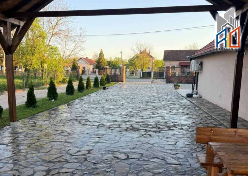 NA PRODAJU!   Useljiva kuća u Takovu pored Uba!  