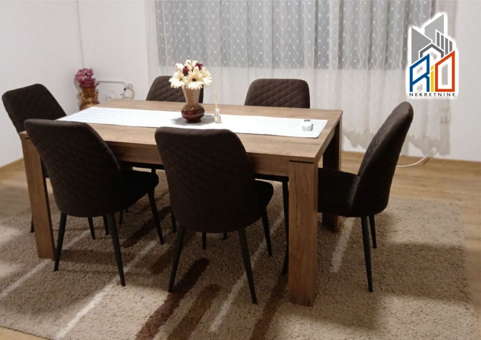 NA PRODAJU!   Useljiva kuća u 3 etaze u mirnom delu Uba  