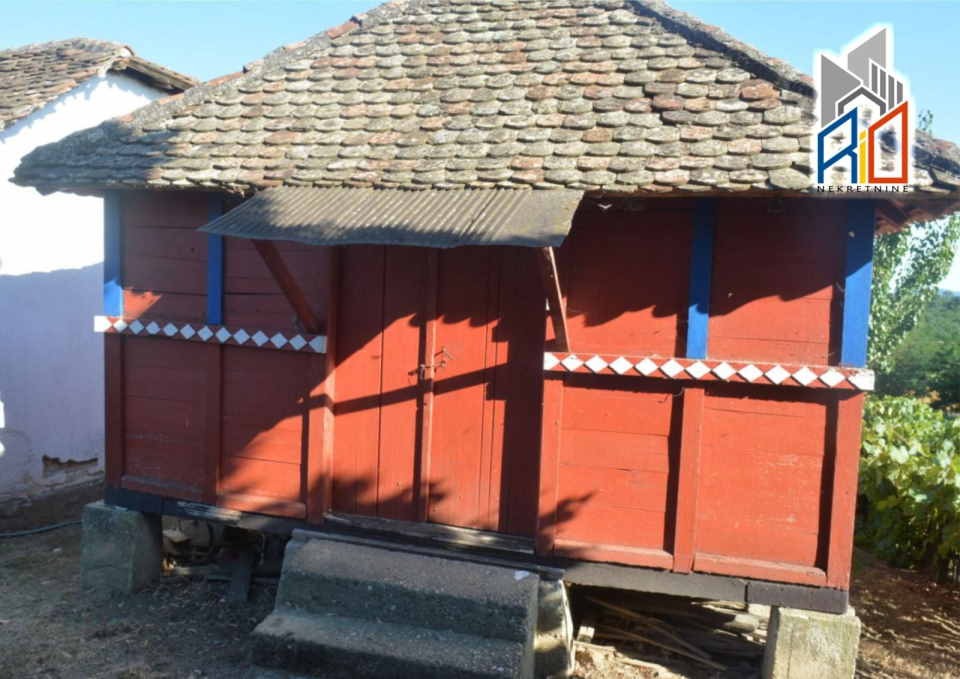 NA PRODAJU!   Seosko domaćinstvo u Sovljaku kod Uba  