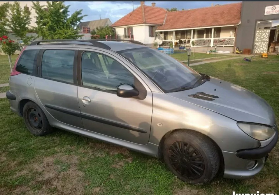 Prodaja polovnih delova za Citroena i Pežoa 