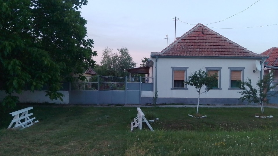 Prodajem kucu u Banatskoj Dubici